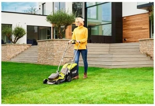 Tondeuse Hybride RYOBI 18V One+ Coupe 37cm - 2 Batteries 5.0 Ah - 1 Chargeur Rapide RY18LMH37A-250