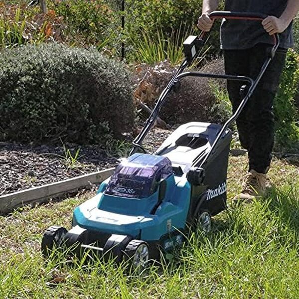 Tondeuse à gazon 36V LXT 900W (2x4,0 Ah) largeur de coupe 38 cm - MAKITA DLM382CM2