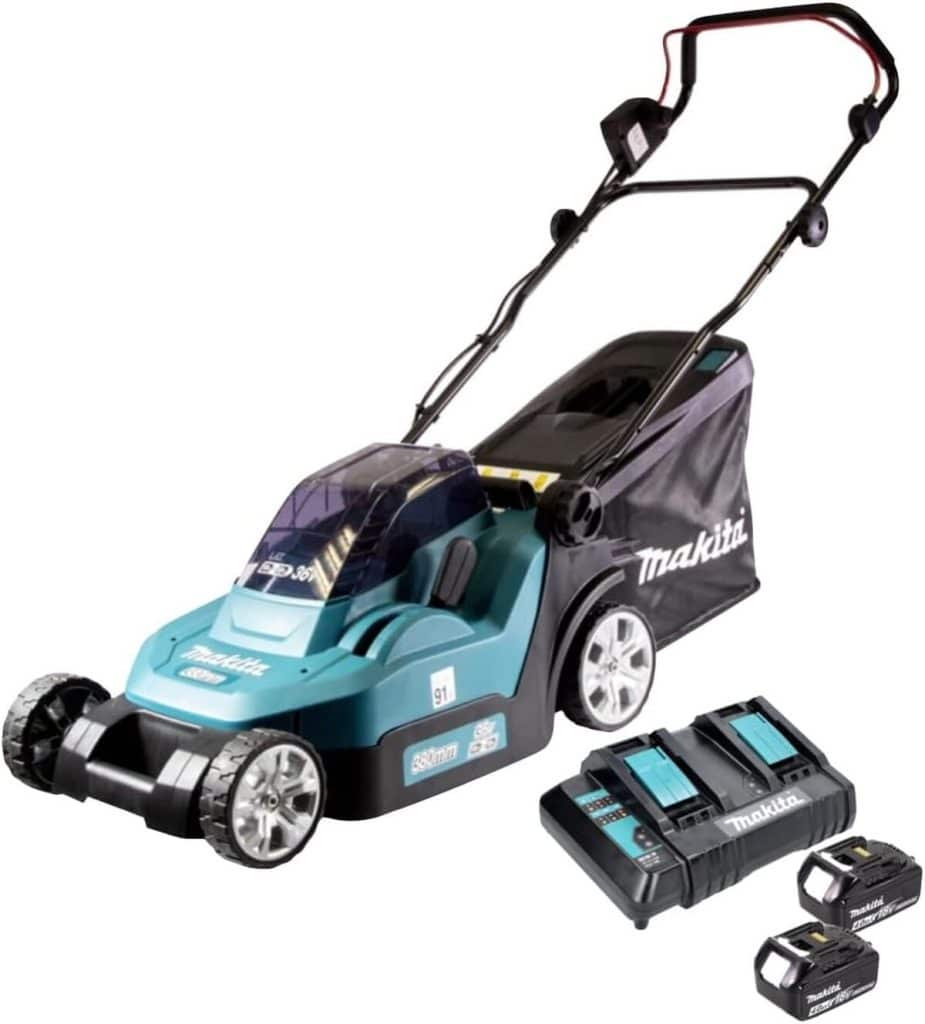 Test de la tondeuse Makita DLM382CM2 : efficacité 900W