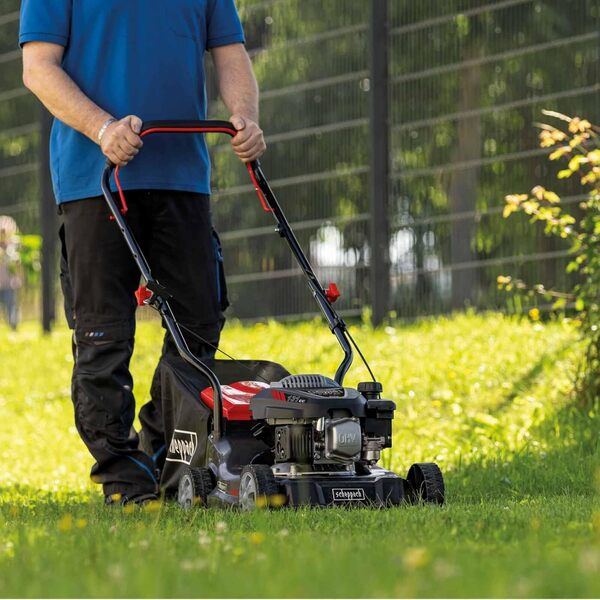 Scheppach Tondeuse à Gazon Thermique MP132-40 | 3,4 CV | Largeur de Coupe 40 cm | Réglage Hauteur de Coupe sur 3 Positions | Panier de ramassage de 35L (avec Lame de Rechange et Huile Moteur)