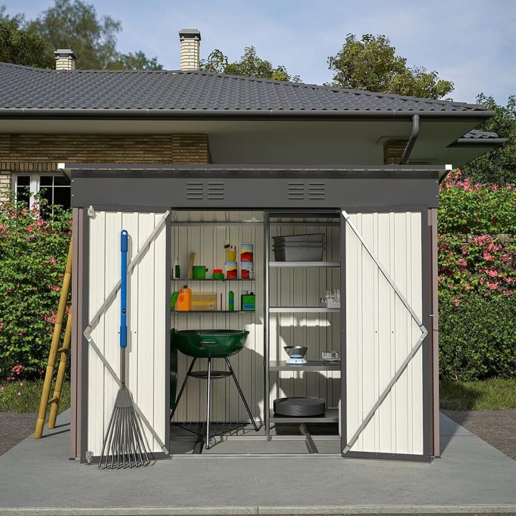 Test de l'abri de jardin métallisé Komhtom 8x4 ft avec fondations et serrure